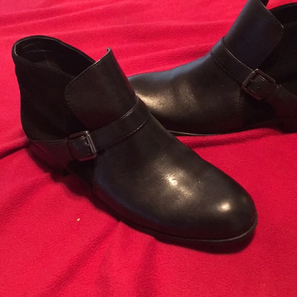 Shoes - Picture 3 of 4